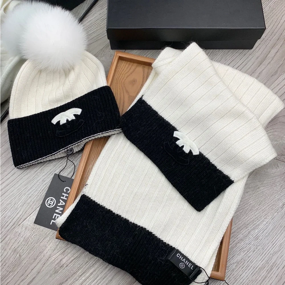 Chic Two-Tone Ribbed Knit Scarf and Beanie Set in Ivory and Black